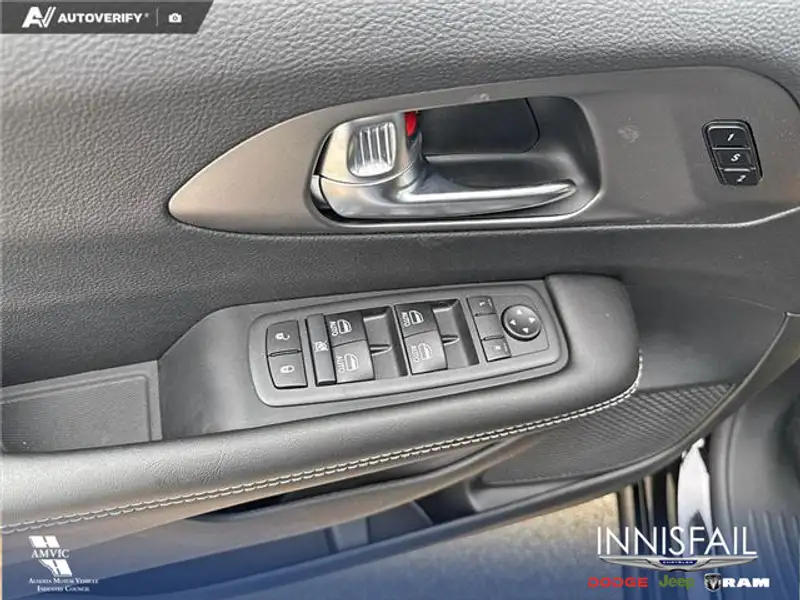 2027 Chrysler Pacifica Select, černá, 24 km, dovoz Kanada — foto 8 z 12