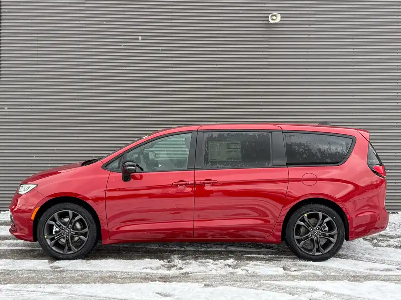 2026 Chrysler Pacifica Select, červená, 10 km, dovoz Kanada — foto 3 z 12