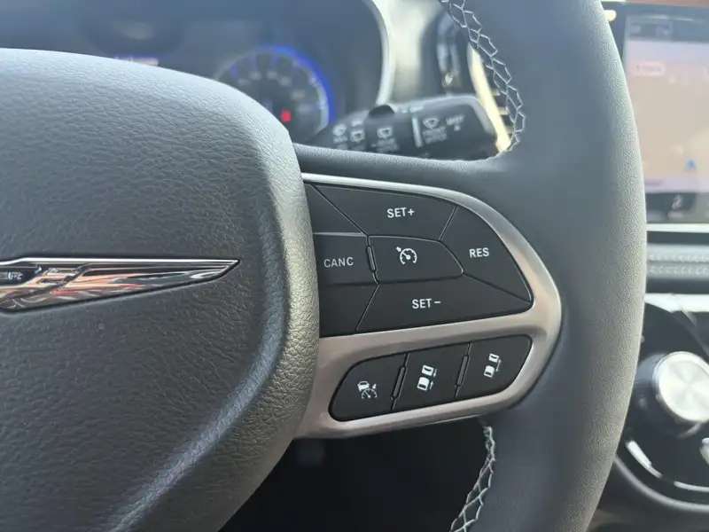 2026 Chrysler Pacifica Select, bílá, 22 km, dovoz Kanada — foto 11 z 12