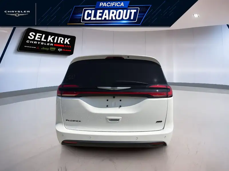 2026 Chrysler Pacifica Select, bílá, 22 km, dovoz Kanada — foto 5 z 12