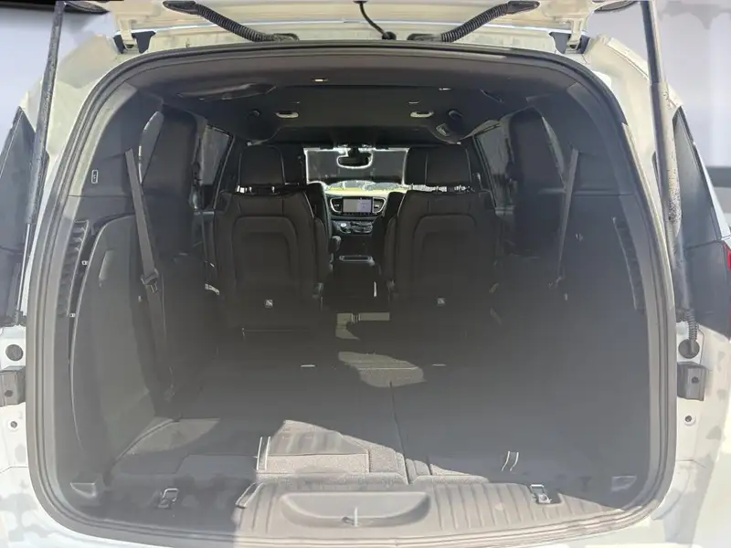 2026 Chrysler Pacifica Select, bílá, 22 km, dovoz Kanada — foto 6 z 12