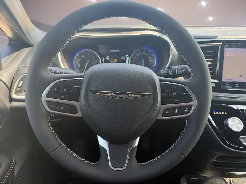 2026 Chrysler Pacifica Select, bílá, 22 km, dovoz Kanada — foto 9 z 12