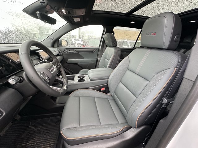 2026 GMC Acadia AT4, bílá, 8 km, dovoz Kanada — foto 10 z 20