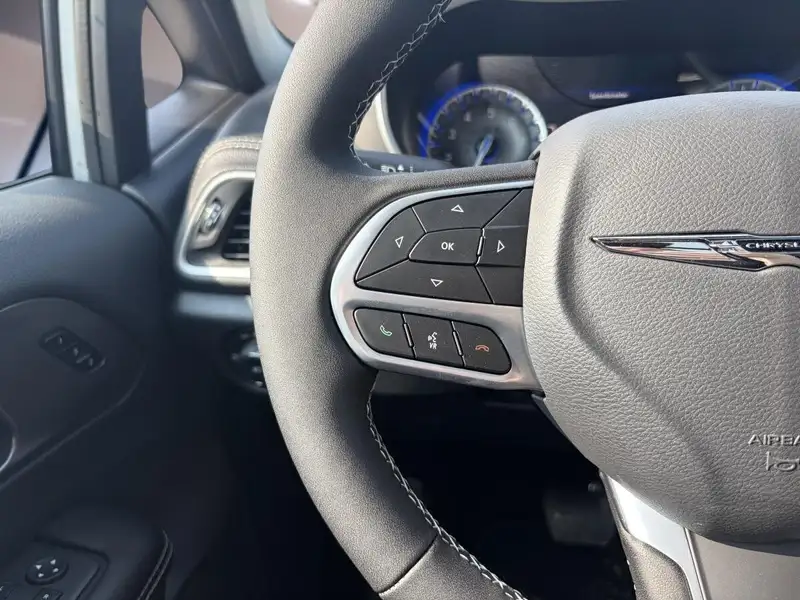 2026 Chrysler Pacifica Select, bílá, 39 km, dovoz Kanada — foto 10 z 12