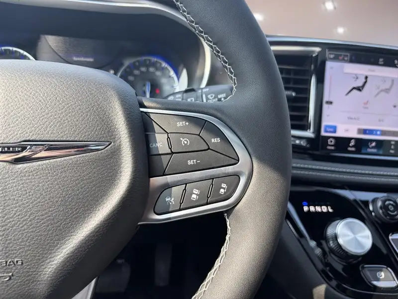 2026 Chrysler Pacifica Select, bílá, 39 km, dovoz Kanada — foto 11 z 12