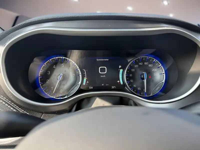2026 Chrysler Pacifica Select, bílá, 39 km, dovoz Kanada — foto 12 z 12