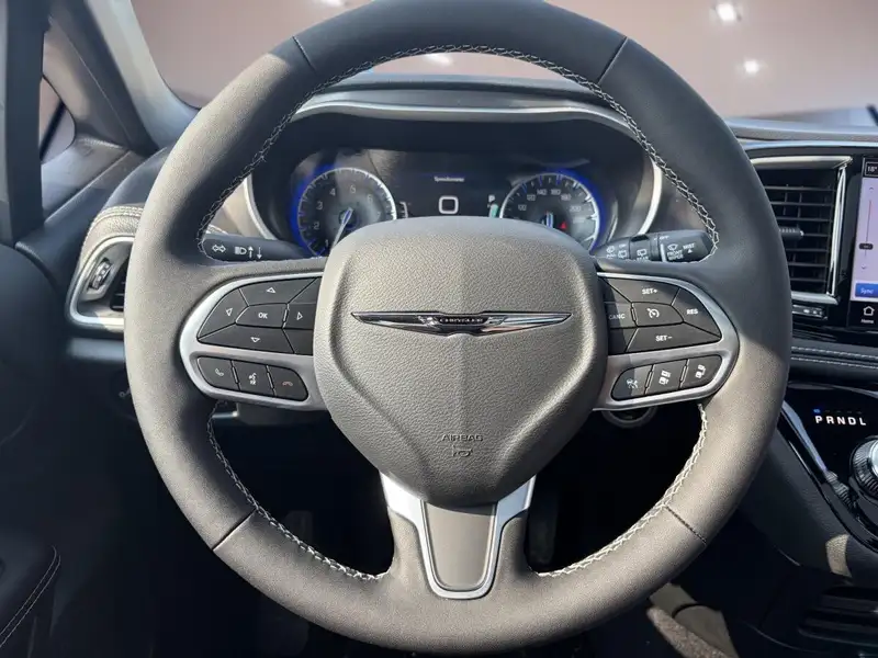 2026 Chrysler Pacifica Select, bílá, 39 km, dovoz Kanada — foto 9 z 12