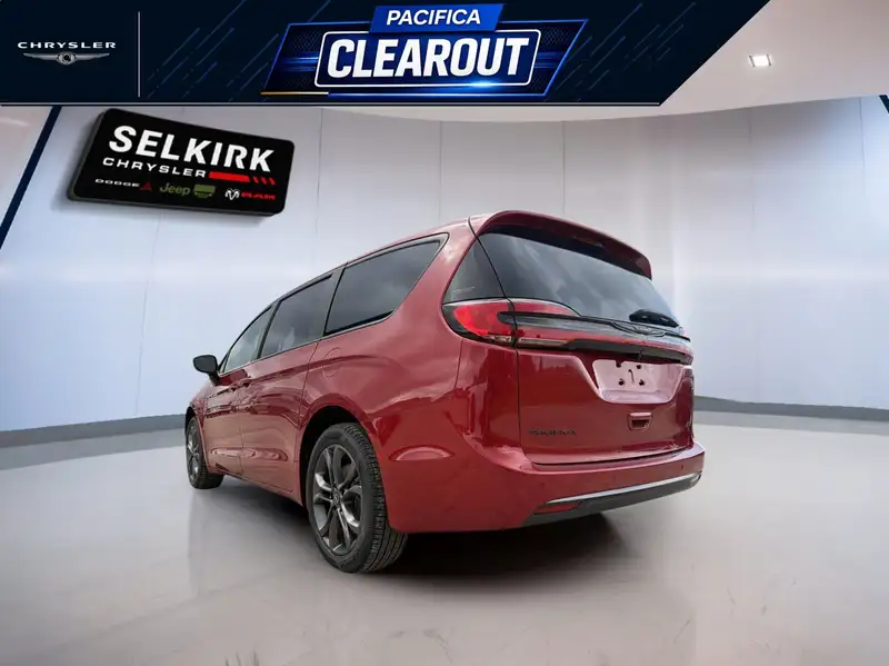 2026 Chrysler Pacifica Select, červená, 13 km, dovoz Kanada — foto 4 z 12