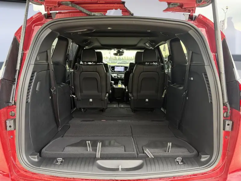 2026 Chrysler Pacifica Select, červená, 13 km, dovoz Kanada — foto 7 z 12