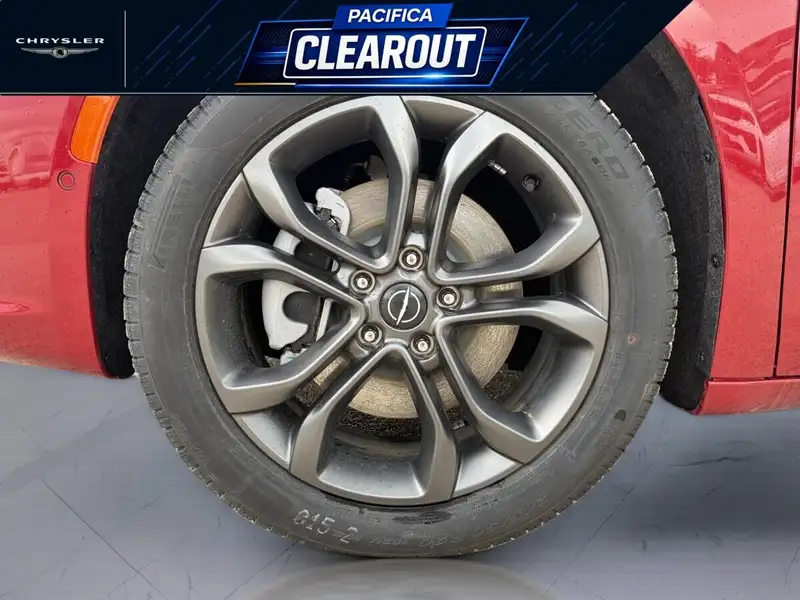 2026 Chrysler Pacifica Select, červená, 13 km, dovoz Kanada — foto 8 z 12