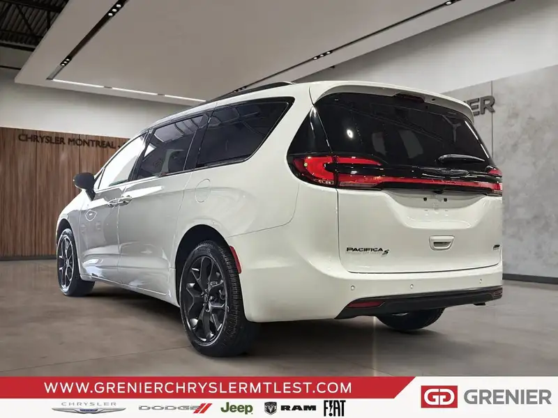 2026 Chrysler Pacifica SELECT AWD, bílá, 0 km, dovoz Kanada — foto 4 z 12