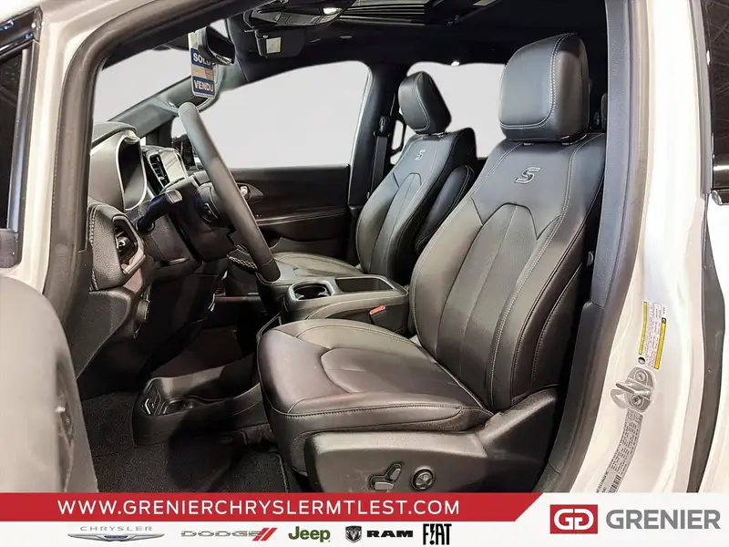 2026 Chrysler Pacifica SELECT AWD, bílá, 0 km, dovoz Kanada — foto 7 z 12
