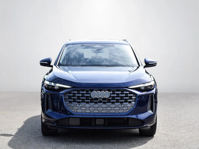 2025 Audi Q5 Technik, modrá, 6 046 km, dovoz Kanada — foto 2 z 5