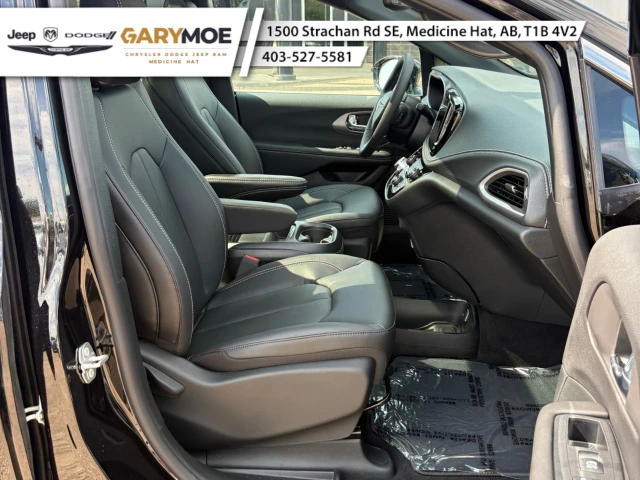 2027 Chrysler Pacifica Select AWD, černá, 14 km, dovoz Kanada — foto 11 z 20