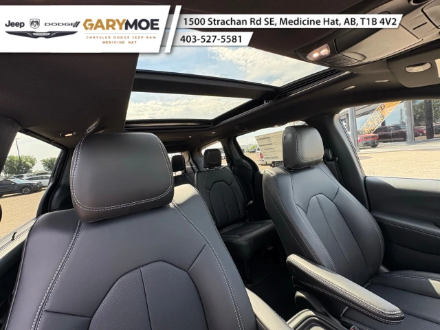 2027 Chrysler Pacifica Select AWD, černá, 14 km, dovoz Kanada — foto 12 z 20