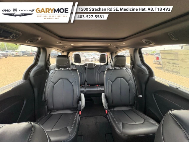 2027 Chrysler Pacifica Select AWD, černá, 14 km, dovoz Kanada — foto 13 z 20