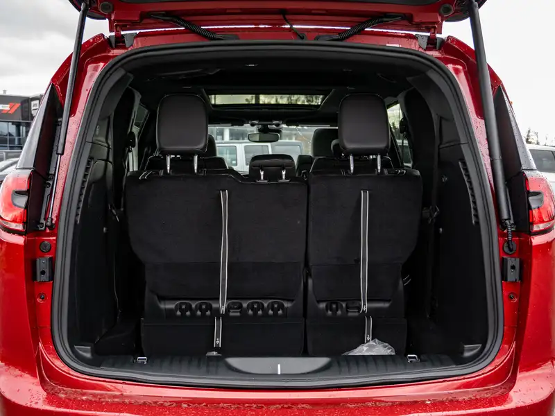 2026 Chrysler Pacifica Select, červená, dovoz Kanada — foto 8 z 12