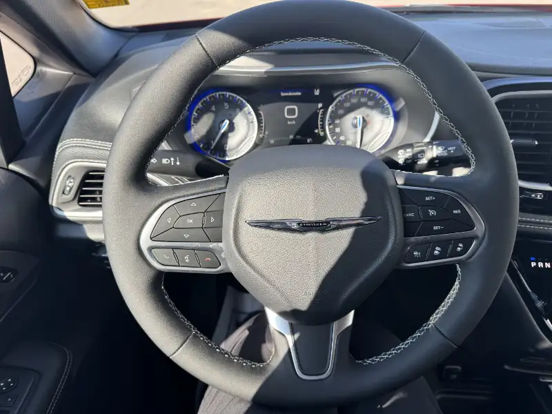 2026 Chrysler Pacifica Select AWD, červená, 59 km, dovoz Kanada — foto 10 z 12