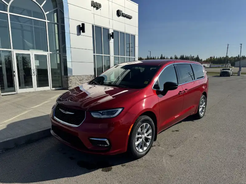 2026 Chrysler Pacifica Select AWD, červená, 59 km, dovoz Kanada — foto 2 z 12