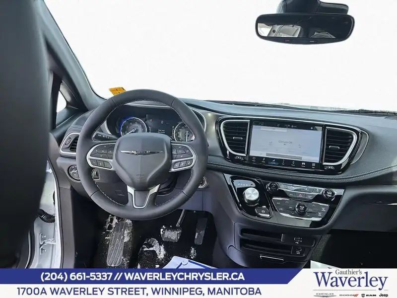 2026 Chrysler Pacifica Select Awd, bílá, 12 km, dovoz Kanada — foto 10 z 12
