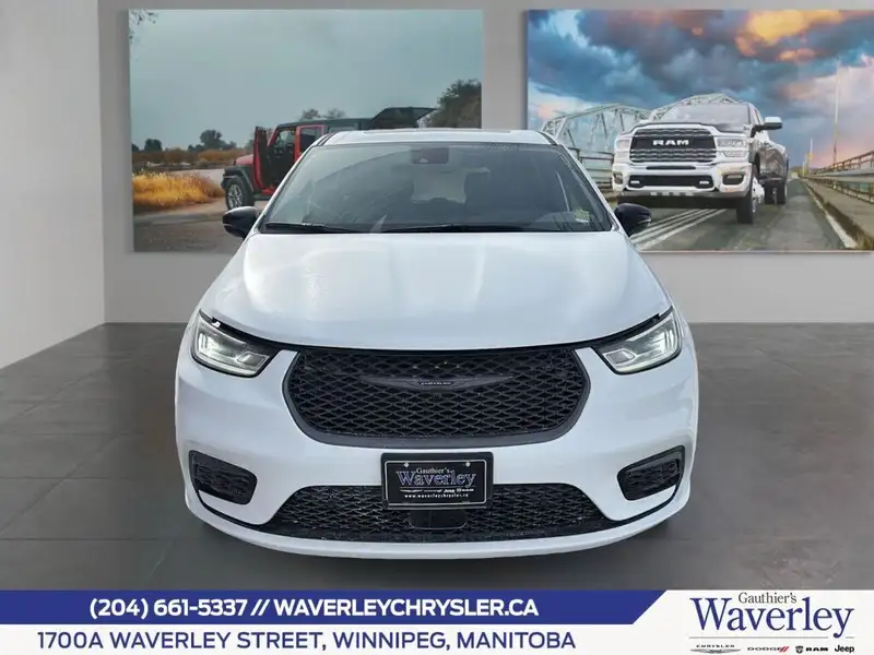 2026 Chrysler Pacifica Select Awd, bílá, 12 km, dovoz Kanada — foto 2 z 12