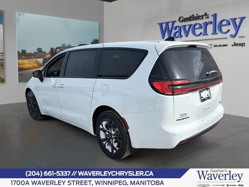 2026 Chrysler Pacifica Select Awd, bílá, 12 km, dovoz Kanada — foto 4 z 12