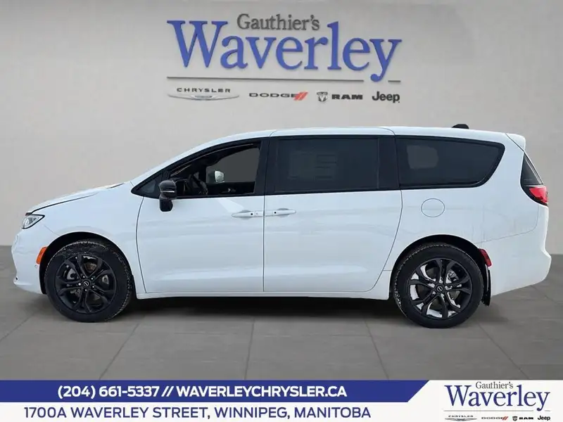 2026 Chrysler Pacifica Select Awd, bílá, 12 km, dovoz Kanada — foto 5 z 12
