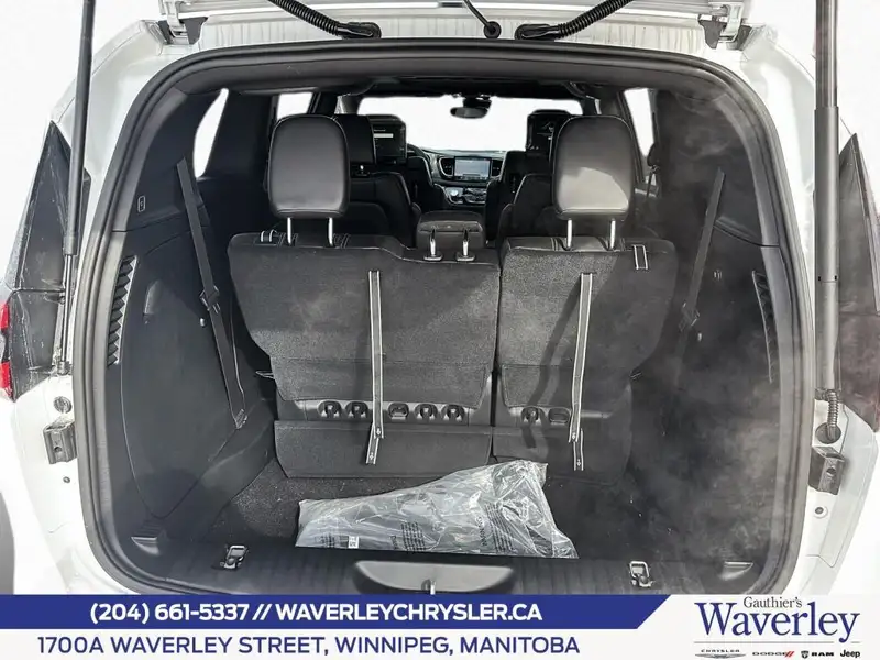 2026 Chrysler Pacifica Select Awd, bílá, 12 km, dovoz Kanada — foto 6 z 12