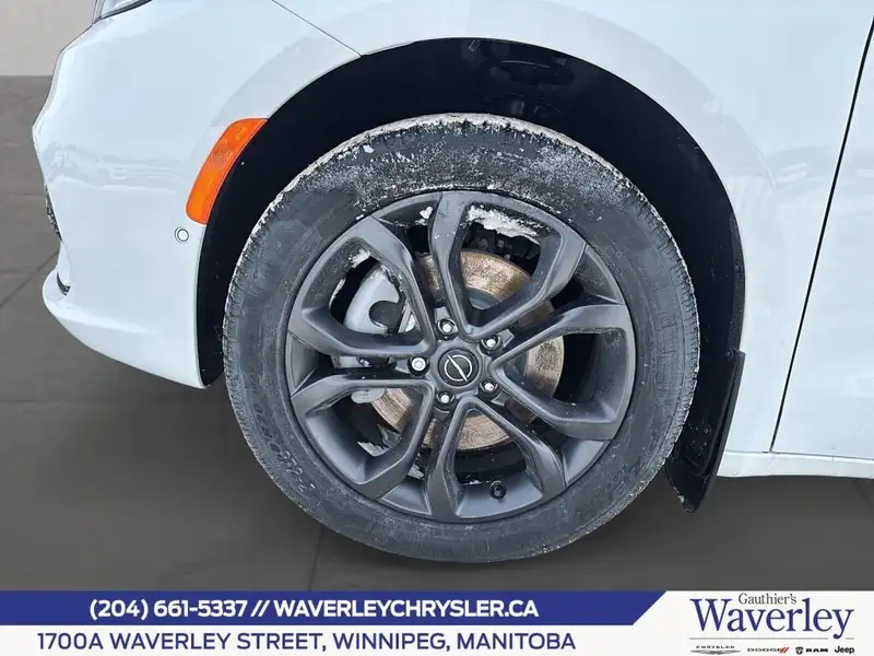 2026 Chrysler Pacifica Select Awd, bílá, 12 km, dovoz Kanada — foto 7 z 12