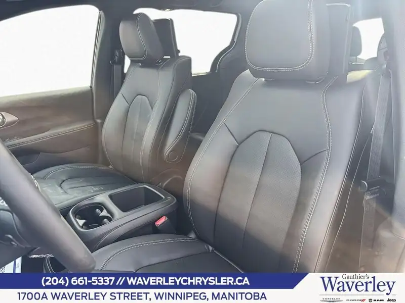 2026 Chrysler Pacifica Select Awd, bílá, 12 km, dovoz Kanada — foto 9 z 12