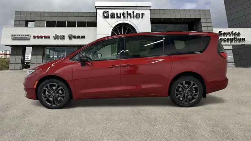 2026 Chrysler Pacifica Select, červená, 15 km, dovoz Kanada — foto 3 z 12