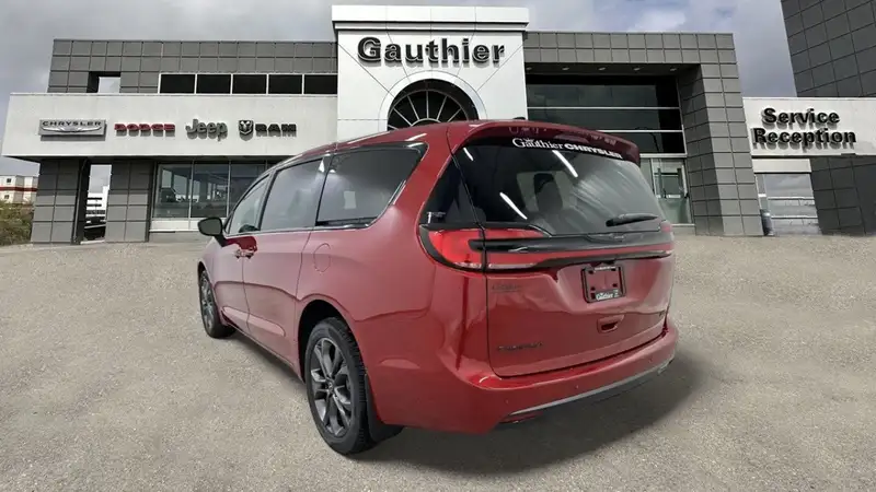 2026 Chrysler Pacifica Select, červená, 15 km, dovoz Kanada — foto 4 z 12