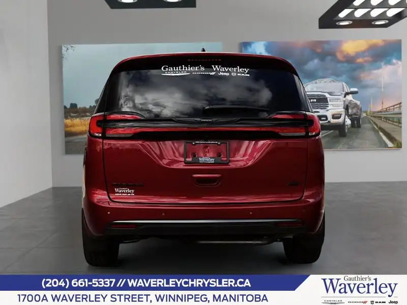 2026 Chrysler Pacifica Select Awd, červená, 12 km, dovoz Kanada — foto 5 z 12