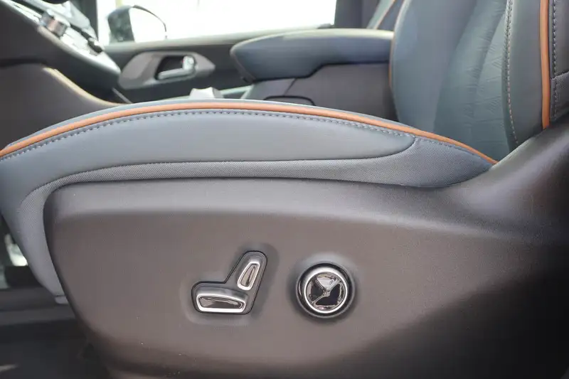 2027 Chrysler Pacifica PINNACLE, červená, 50 km, dovoz Kanada — foto 12 z 12
