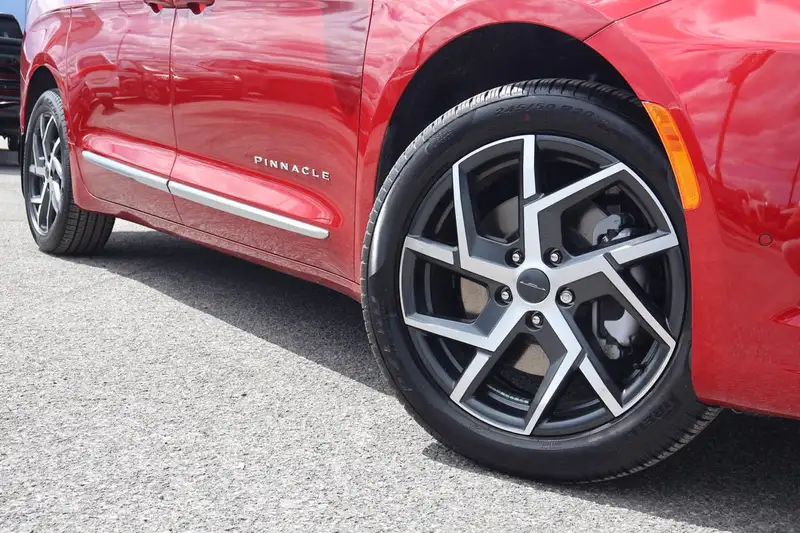 2027 Chrysler Pacifica PINNACLE, červená, 50 km, dovoz Kanada — foto 7 z 12