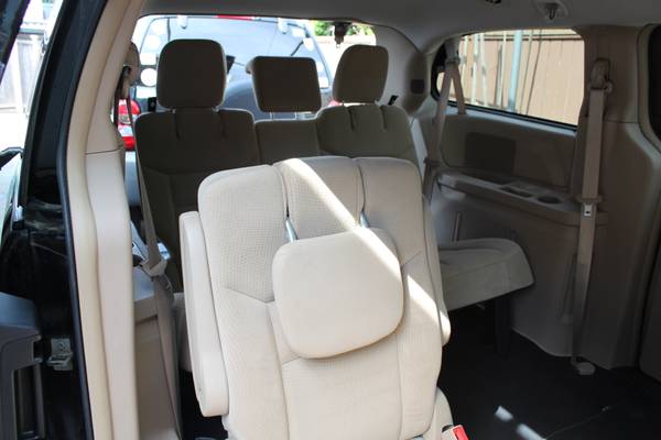 2016 Dodge, dovoz Kanada — foto 6 z 9