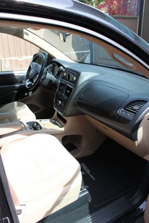 2016 Dodge, dovoz Kanada — foto 7 z 9