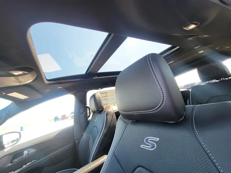 2027 Chrysler Pacifica Base, černá, 8 km, dovoz Kanada — foto 10 z 12