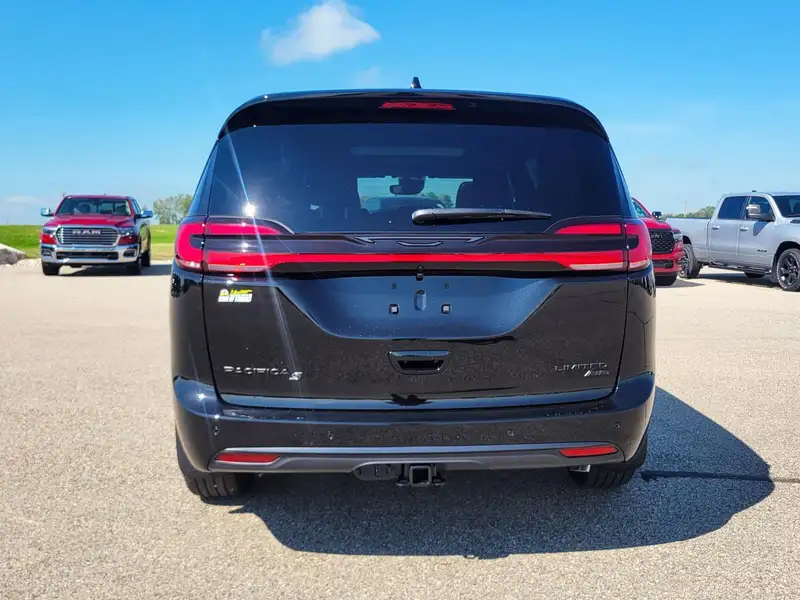2027 Chrysler Pacifica Base, černá, 8 km, dovoz Kanada — foto 5 z 12