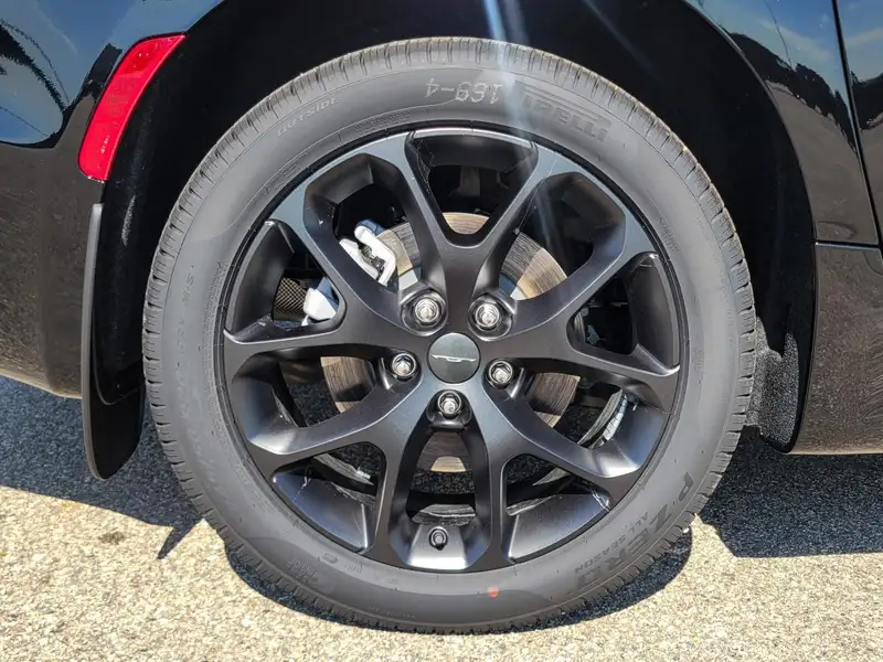 2027 Chrysler Pacifica Base, černá, 8 km, dovoz Kanada — foto 7 z 12