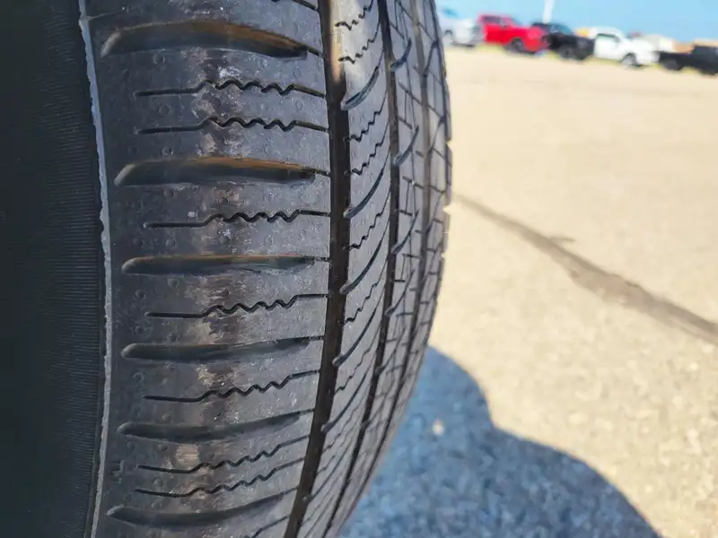 2027 Chrysler Pacifica Base, černá, 8 km, dovoz Kanada — foto 8 z 12