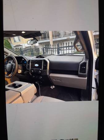 2020 Ford, dovoz Kanada — foto 8 z 9