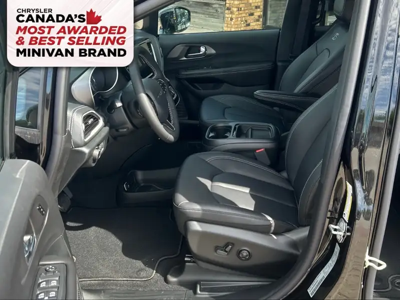 2027 Chrysler Pacifica Select, černá, 45 km, dovoz Kanada — foto 10 z 12