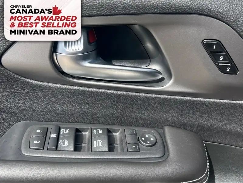 2027 Chrysler Pacifica Select, černá, 45 km, dovoz Kanada — foto 12 z 12