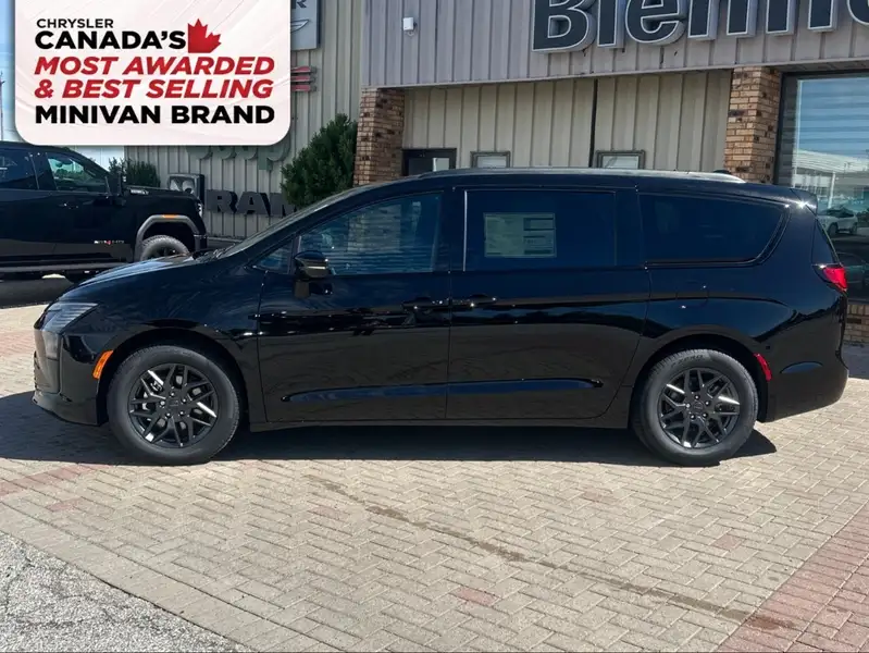 2027 Chrysler Pacifica Select, černá, 45 km, dovoz Kanada — foto 2 z 12