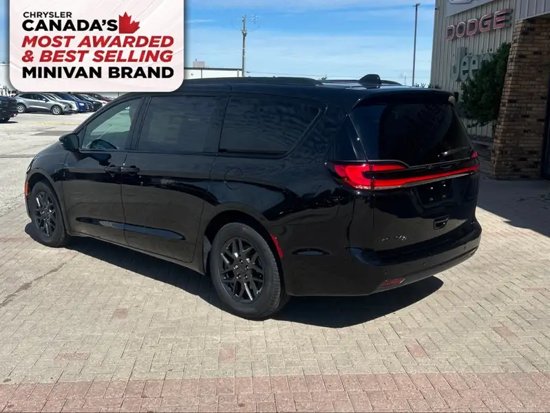 2027 Chrysler Pacifica Select, černá, 45 km, dovoz Kanada — foto 3 z 12