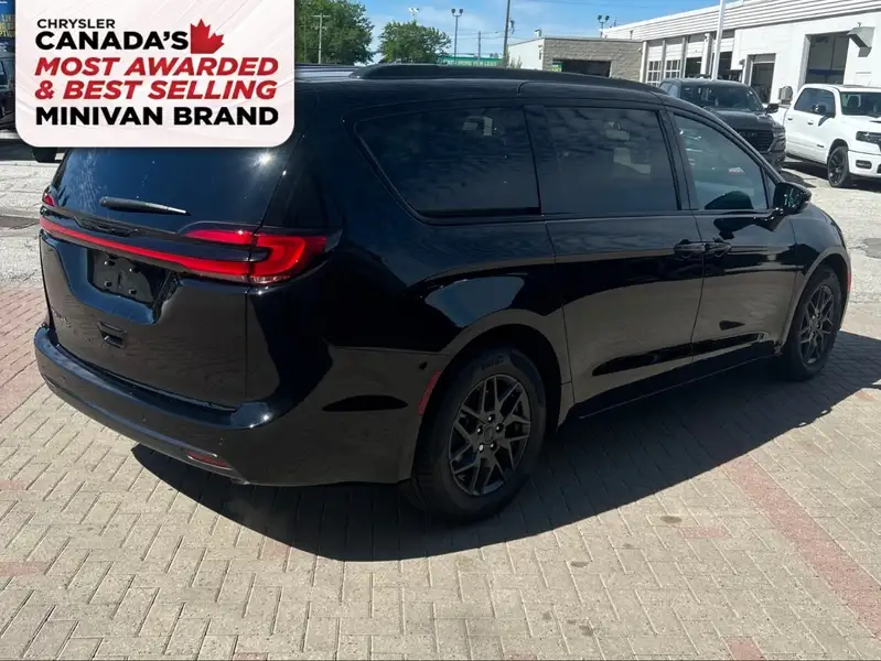 2027 Chrysler Pacifica Select, černá, 45 km, dovoz Kanada — foto 6 z 12