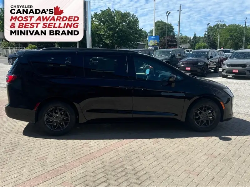 2027 Chrysler Pacifica Select, černá, 45 km, dovoz Kanada — foto 7 z 12