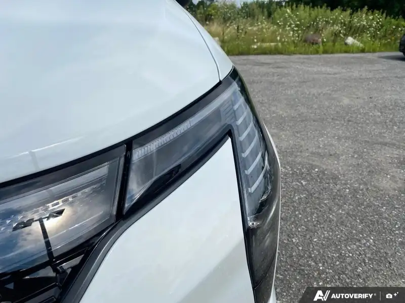 2027 Chrysler Pacifica Select, bílá, dovoz Kanada — foto 11 z 12