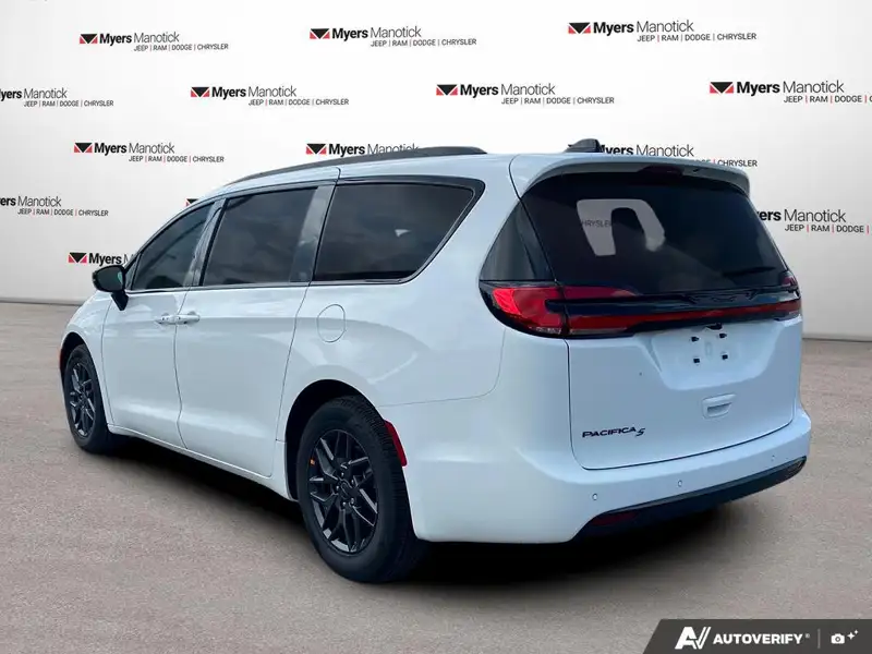 2027 Chrysler Pacifica Select, bílá, dovoz Kanada — foto 3 z 12